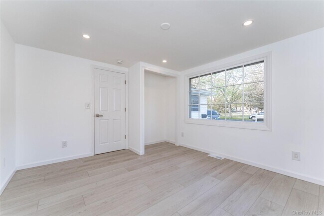 Building Photo - 1398 Pine Acres Blvd
