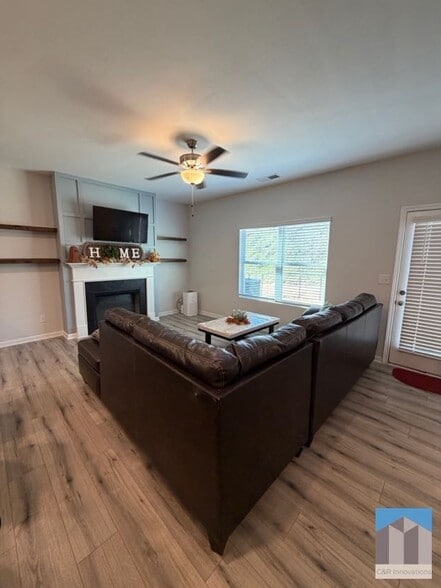 Building Photo - 7565 Knoll Hollow Rd