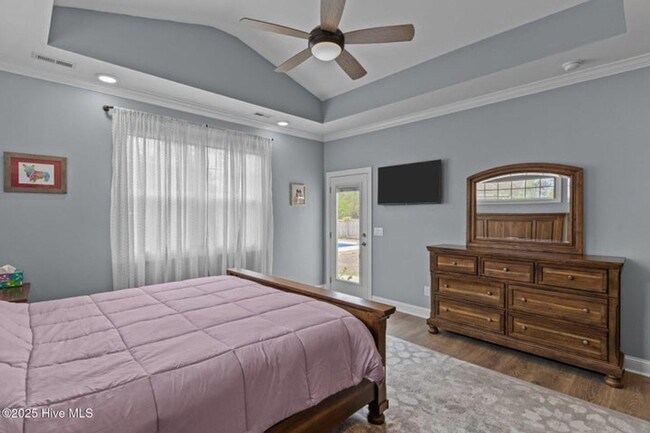 Building Photo - Welcome to this stunning 4-bedroom, 3.5-ba...
