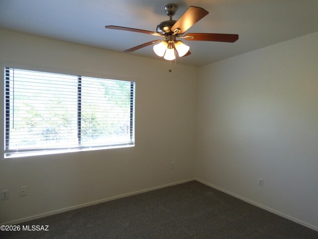 Building Photo - 1077 N Riverside Dr