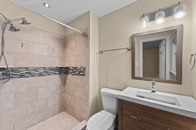 Building Photo - 1132 Sippel Dr