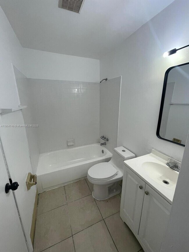 Building Photo - 2520 NW 52nd Ave