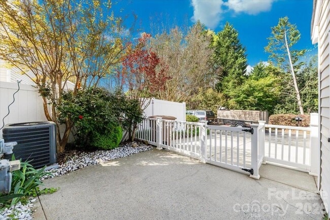 Building Photo - 4102 Christine Ln