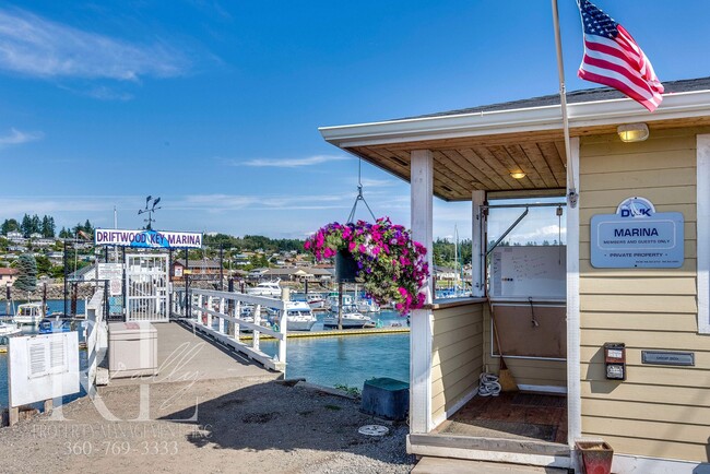 Building Photo - *NEW PRICE!* Quirky Fun Waterfront Escape