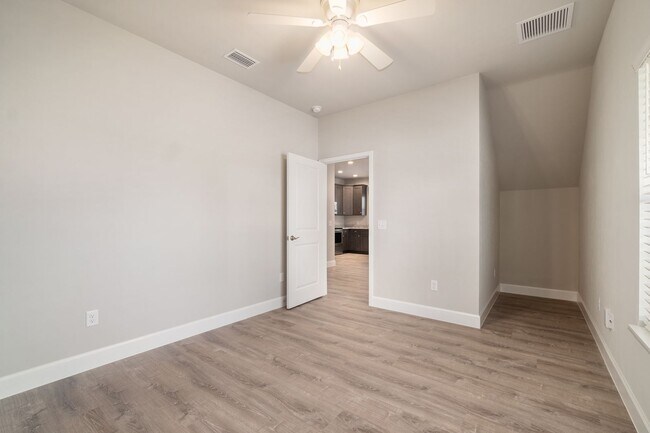 Building Photo - The Reef Townhome NOW LEASING FOR FALL 2026!