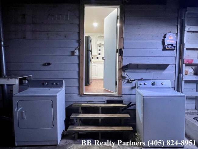 Building Photo - 1212 S Erie Ave