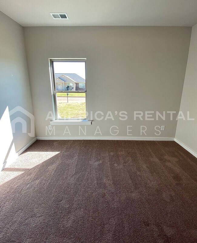 Building Photo - Home for Rent in Weaver AL...COMING SOON!