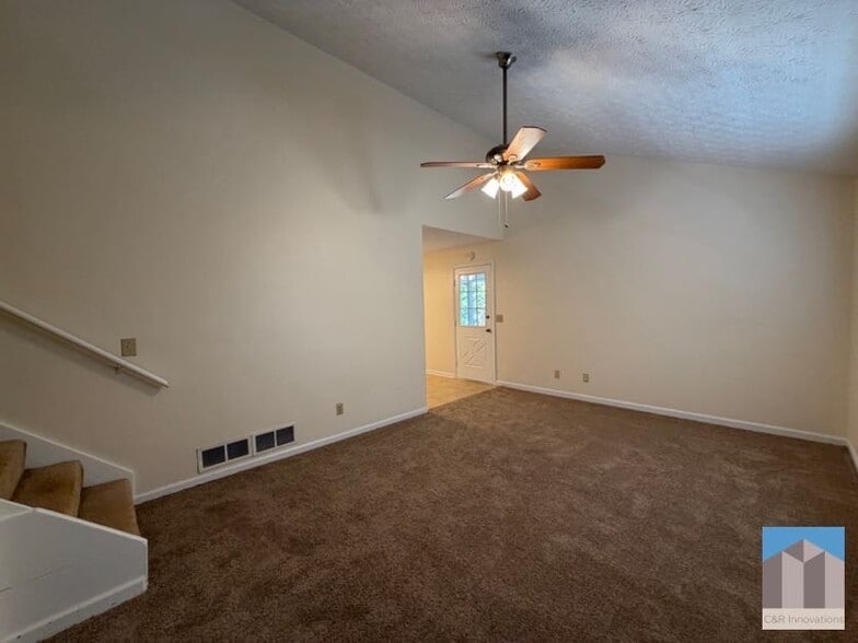 Building Photo - 734 Marthas Dr