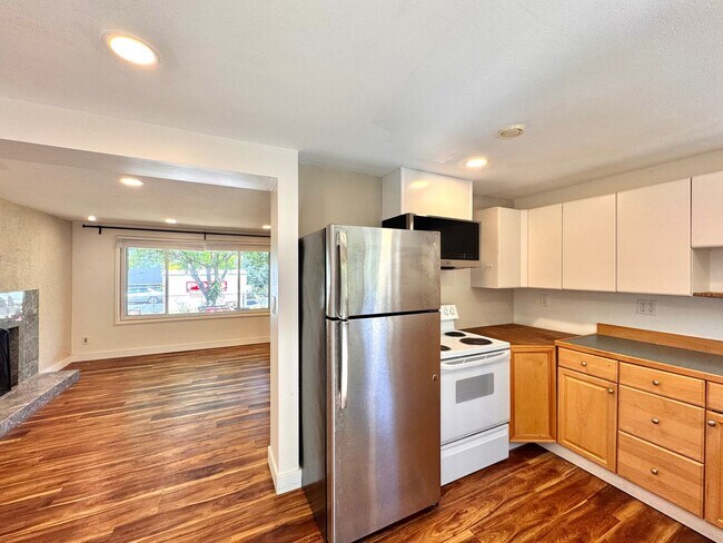 Building Photo - Charming Mid-Century Home in Shoreline