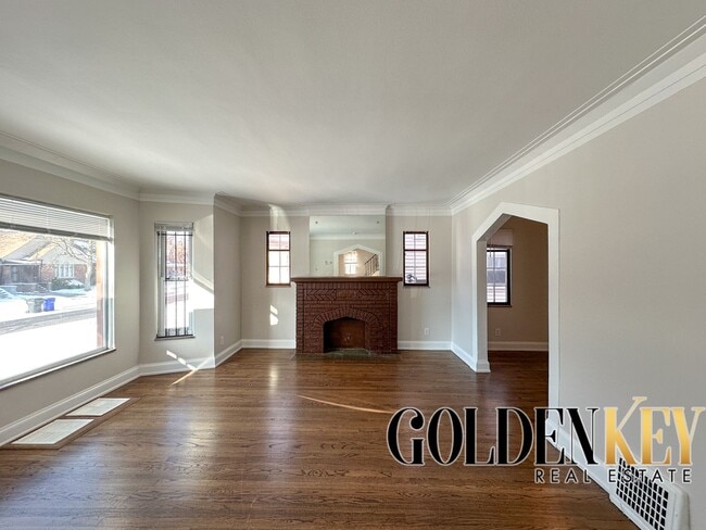 Building Photo - AVAILABLE NOW Home in University District ...
