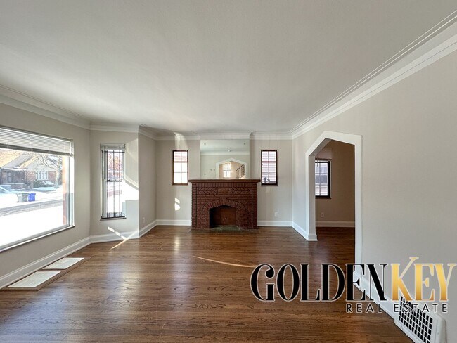 Primary Photo - University District Large 1451 sq ft Wests...