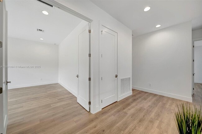 Building Photo - 1454 NW 23rd Ave