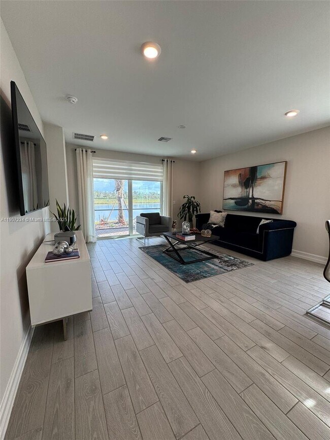 Building Photo - 44448 Palm Frond Dr