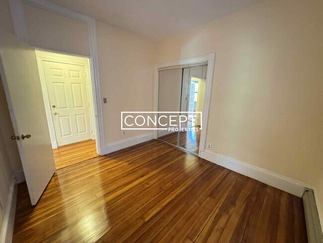 Building Photo - 11 Chilcott Pl