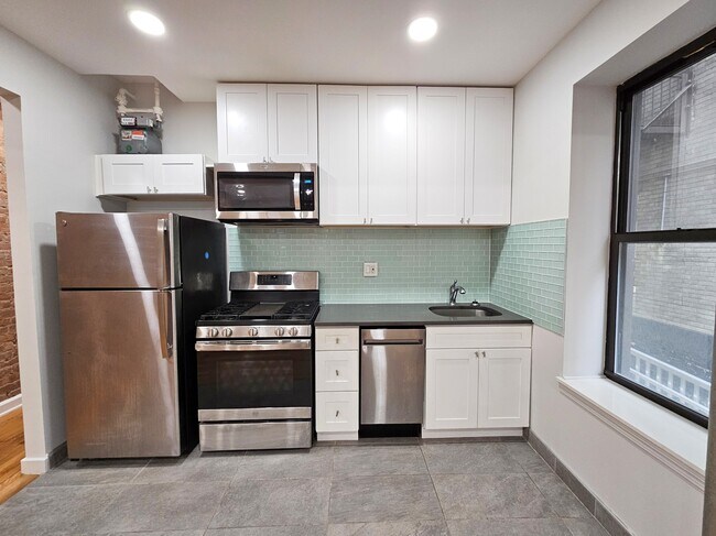 Building Photo - 610 W 150th St