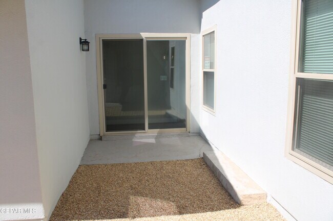 Building Photo - 3133 Fierro Dr