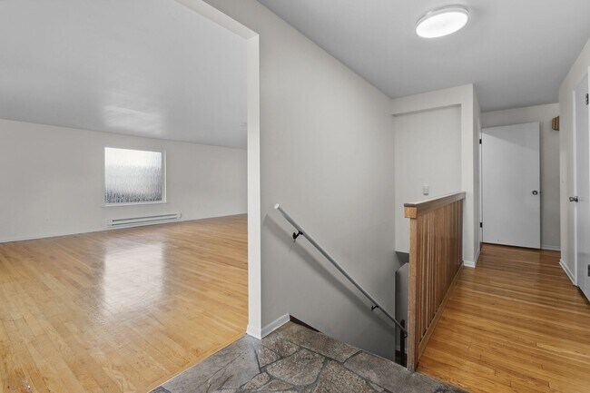 Building Photo - 3616 33rd Ave W