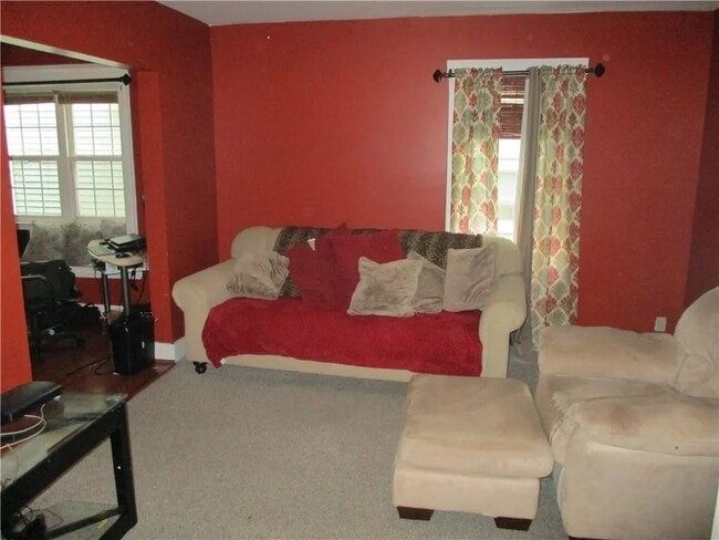 Primary Photo - 95 Lark St