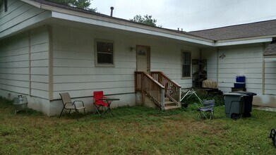 Building Photo - Nice older house in N Austin