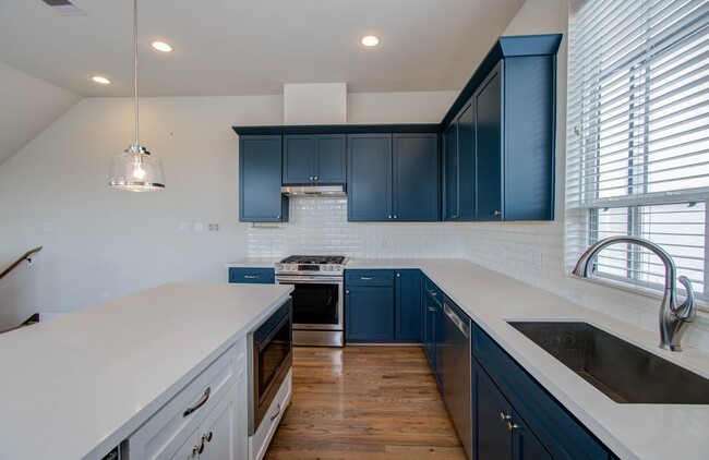 Building Photo - 2812 Grand Fountains Dr