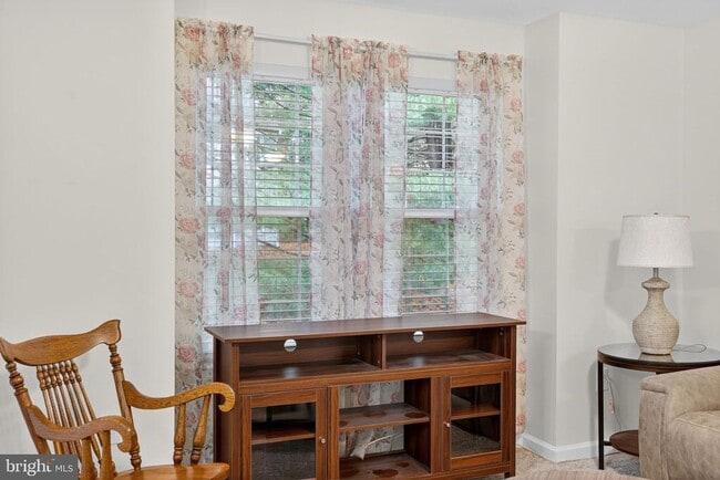 Building Photo - 511 Diamond Dr