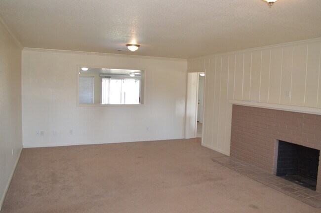 Building Photo - 15290 Sunset Dr