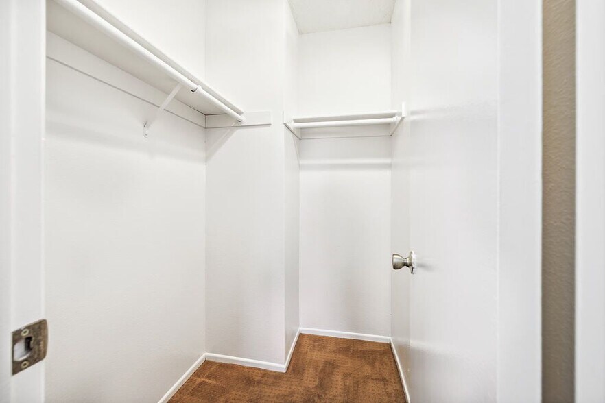 Building Photo - 34414 Laura Way