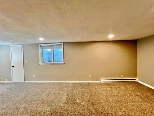 Building Photo - 1420 3rd Ave SW