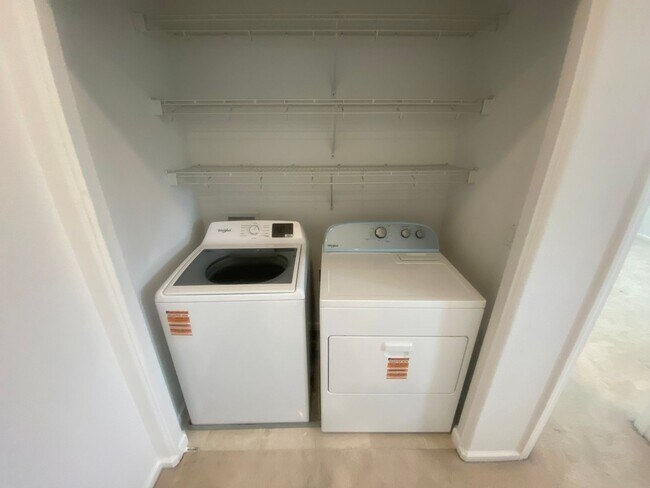 Building Photo - Beautiful & Spacious 3 Bedroom, 2.5 Bathroom Hayward Home – Prime Residential Location W Laundry,...