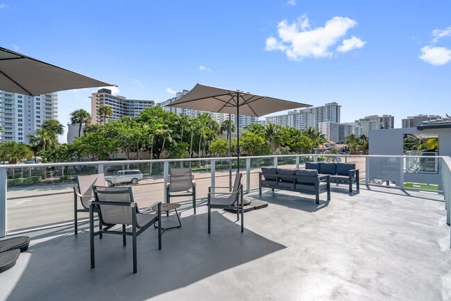 Building Photo - 3821 N Ocean Blvd