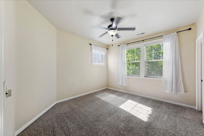 Building Photo - Stylish Multi-Level Condo in West Boise
