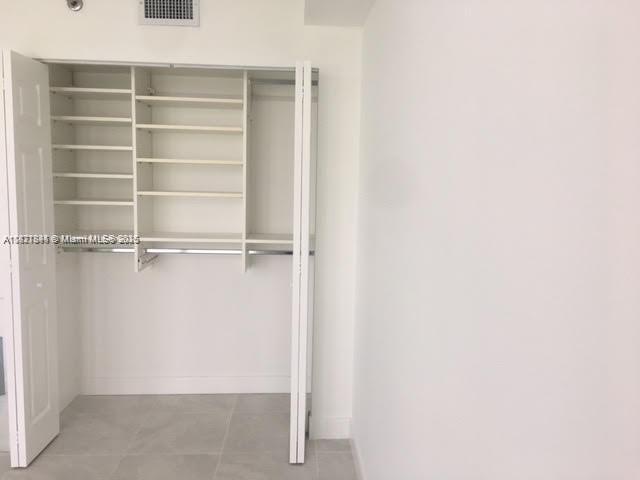 Building Photo - 3600 Mystic Pointe Dr