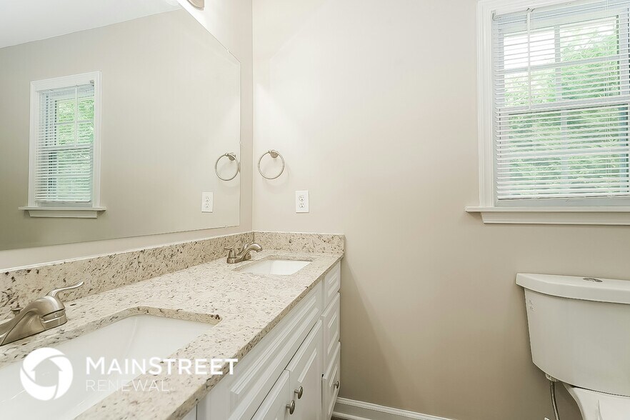 Building Photo - 6815 Renwick Ct