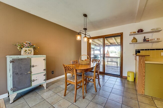 Building Photo - 4 bed, 2 bath Ranch Home near City Park W/ Finished Bsmt & Fenced Yard!