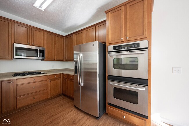 Building Photo - 9009 Mercer Dr