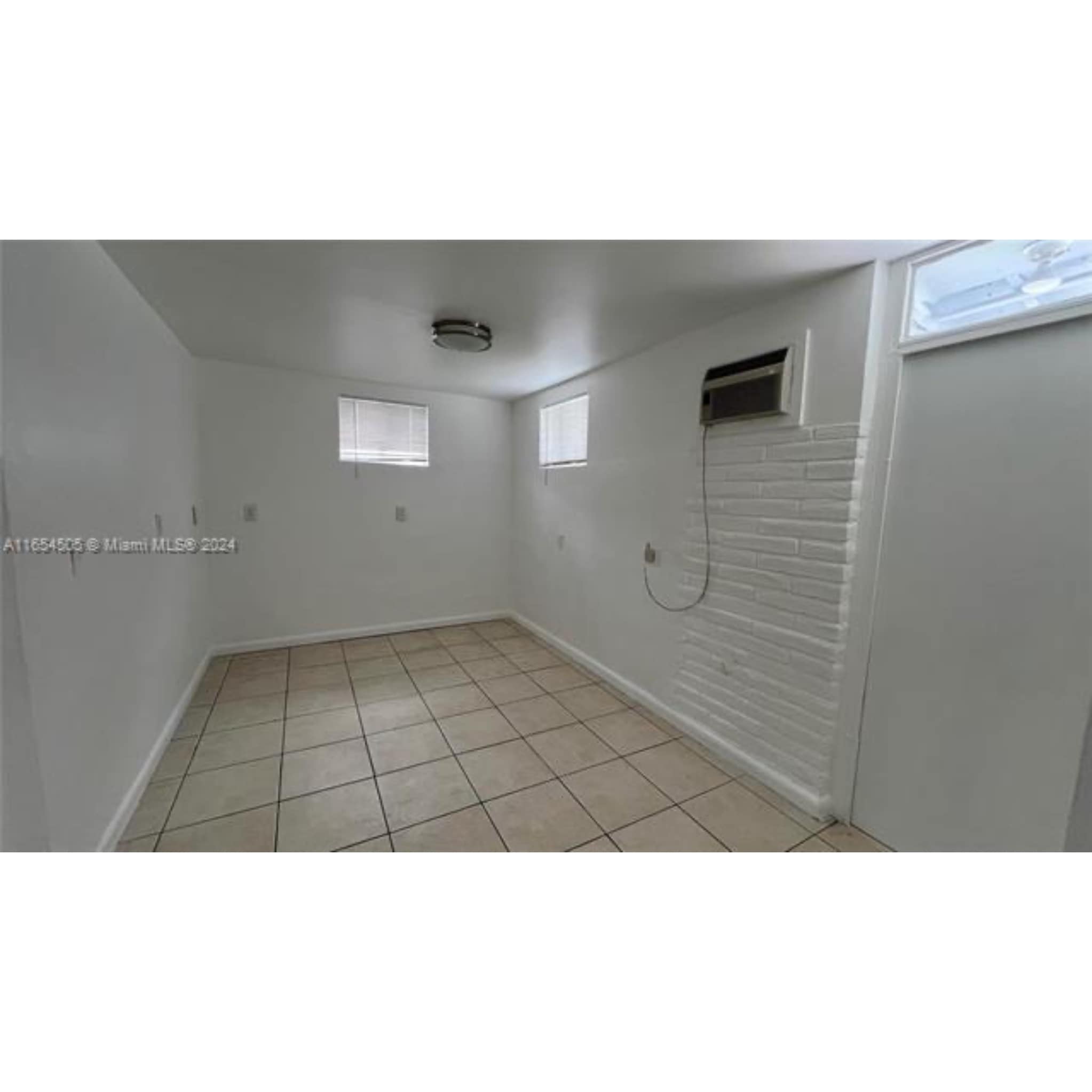 Building Photo - 113 NW 35th St