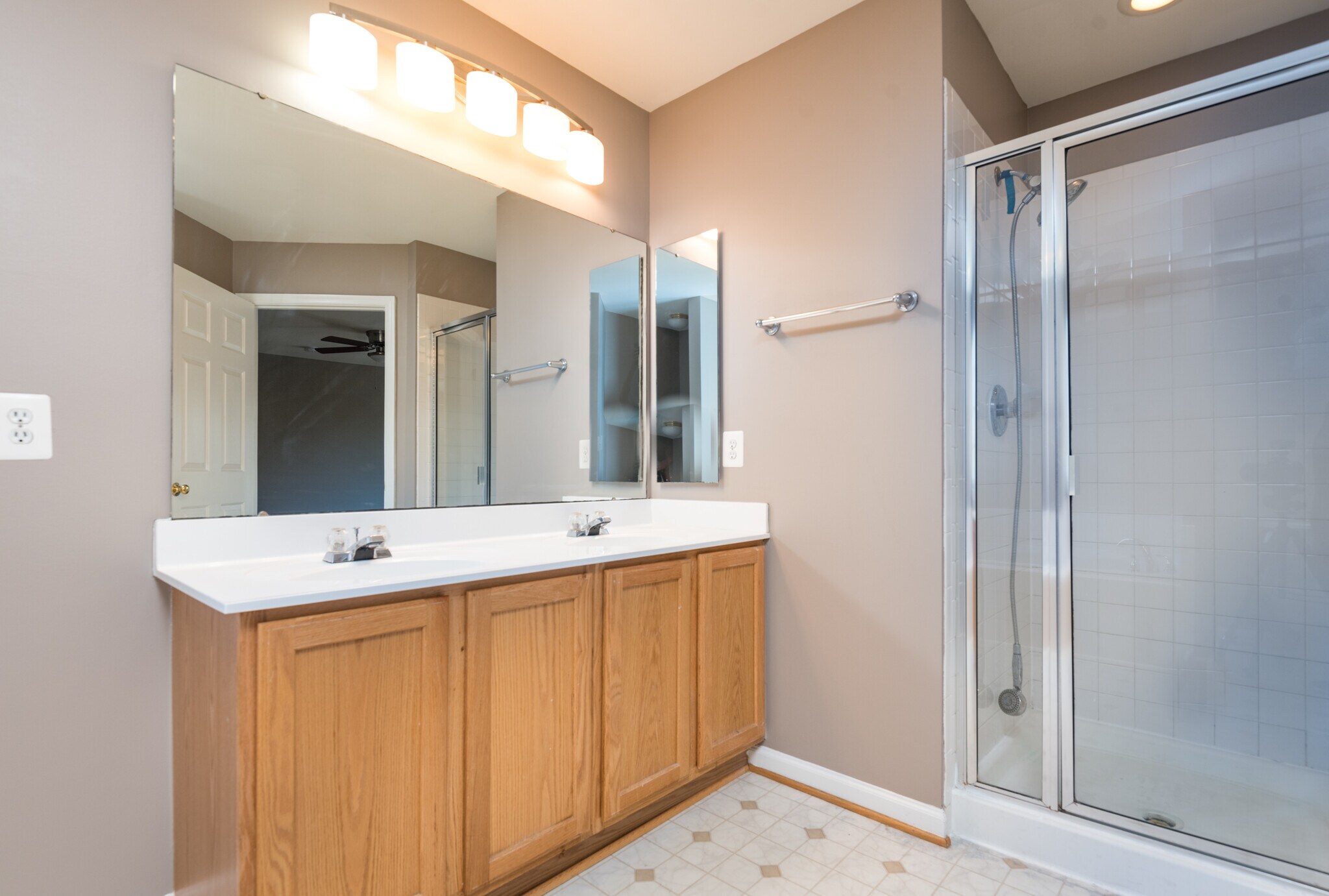 Primary bath - 15121 Toccoa Ct
