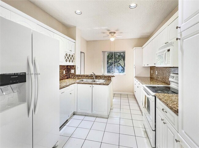 Building Photo - 16356 Malibu Dr #36