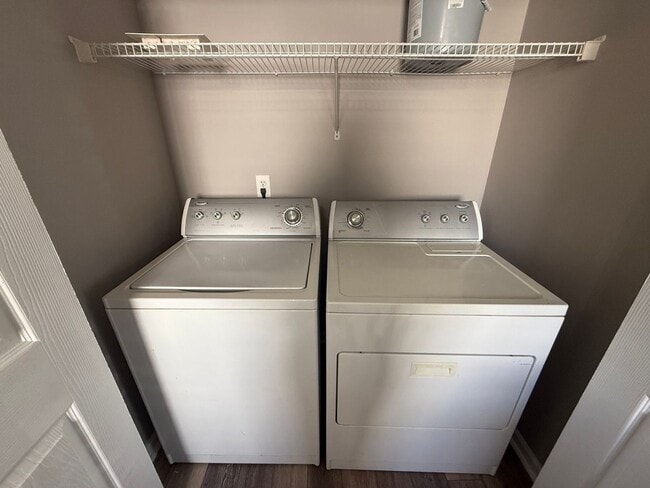 Building Photo - You'll Love the Modern Upgrades in this Fully Remodeled Condo!