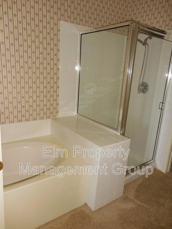 Building Photo - 3555 Meridale Dr