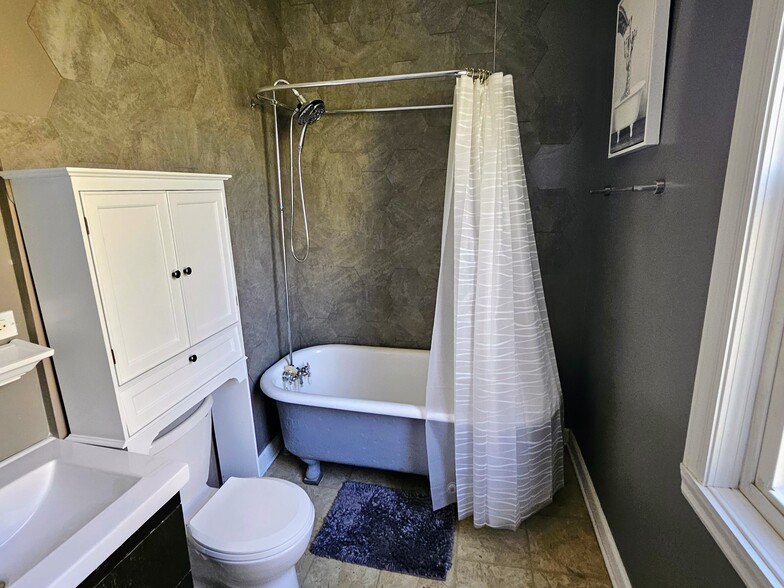 Bathroom Upstairs - 6942 S Dante Ave