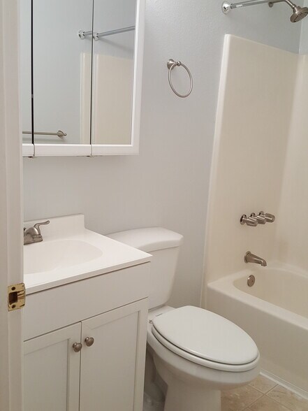 Building Photo - 7502 Bodega Ave