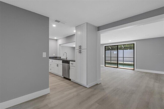 Building Photo - 4645 Hunter Ridge Dr