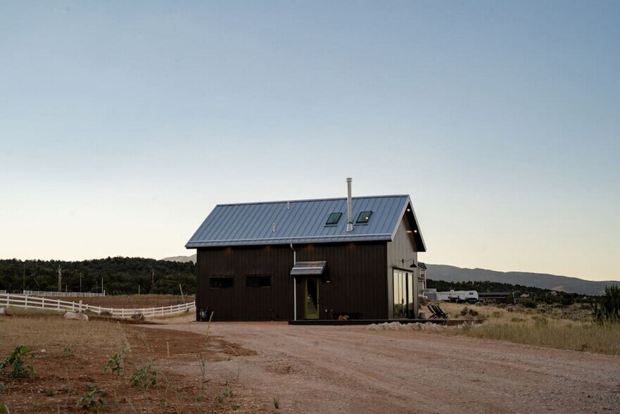 Building Photo - 2387 2500 E