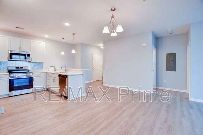 Building Photo - 1720 Vankar Dr