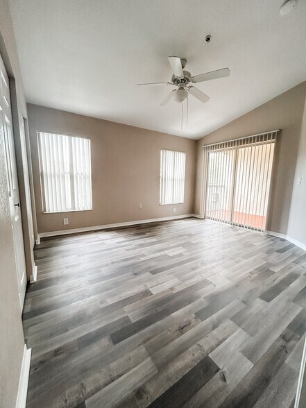 Building Photo - 5035 Sunridge Palms Dr