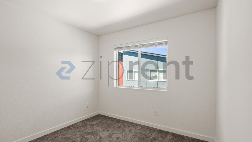 Building Photo - Unit C101