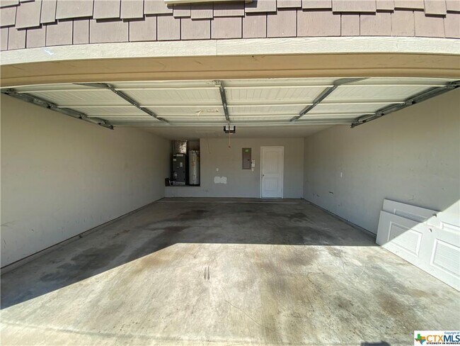 Building Photo - 6203 Brushy Creek Dr