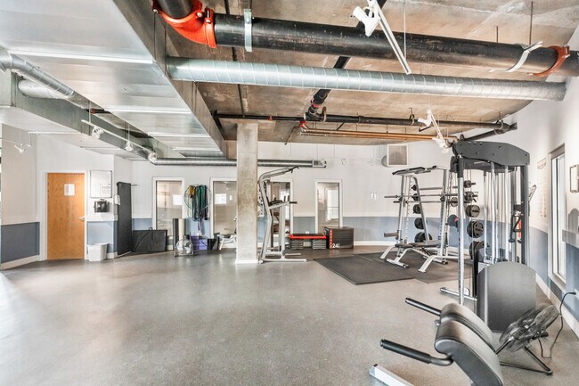 Building Photo - 1000 W Adams St