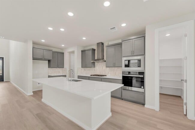 Building Photo - 324 Amista Dr